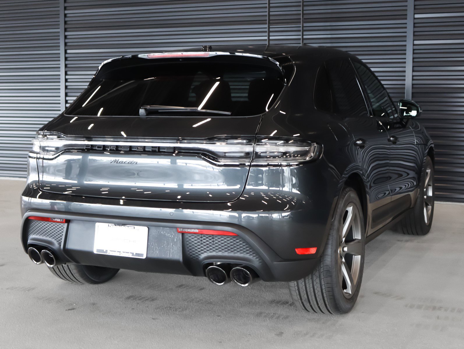 2025 Porsche Macan T photo 12