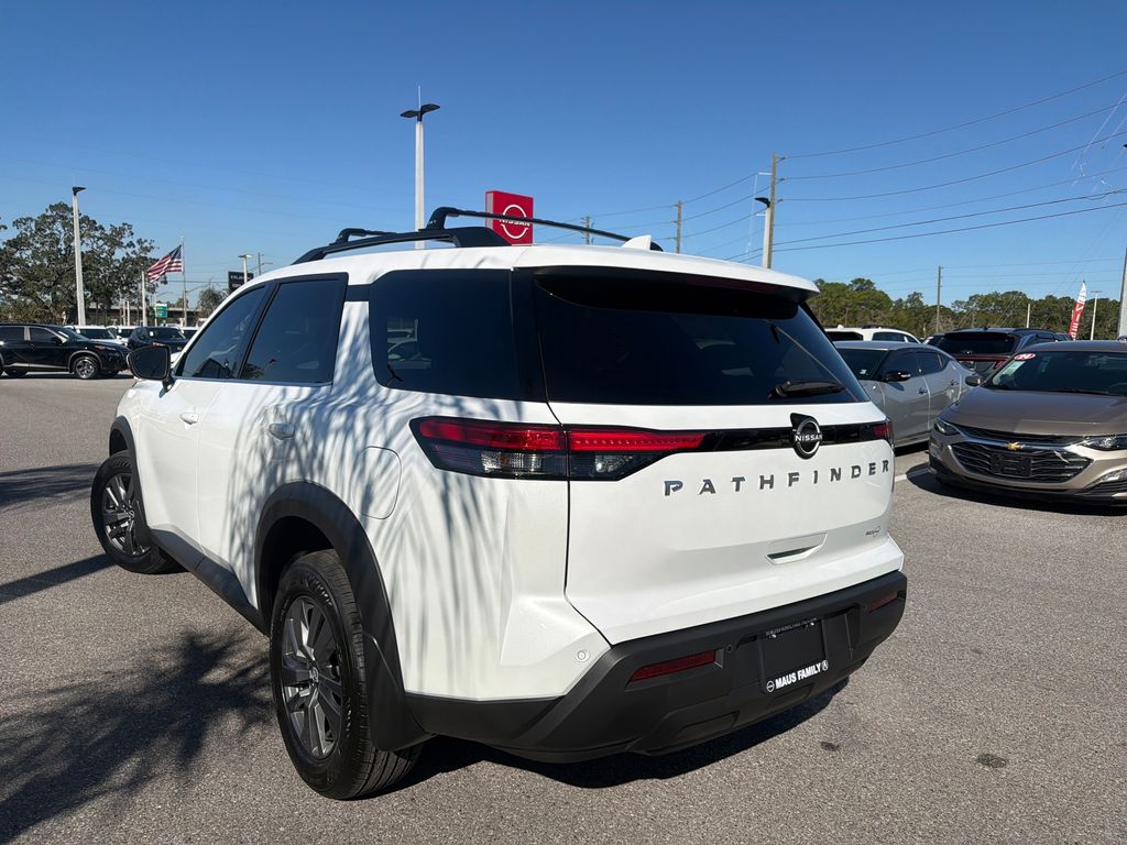 2025 Nissan Pathfinder SV photo 4