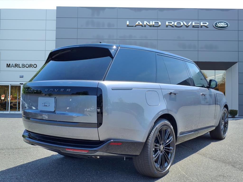2025 Land Rover Range Rover SE photo 2