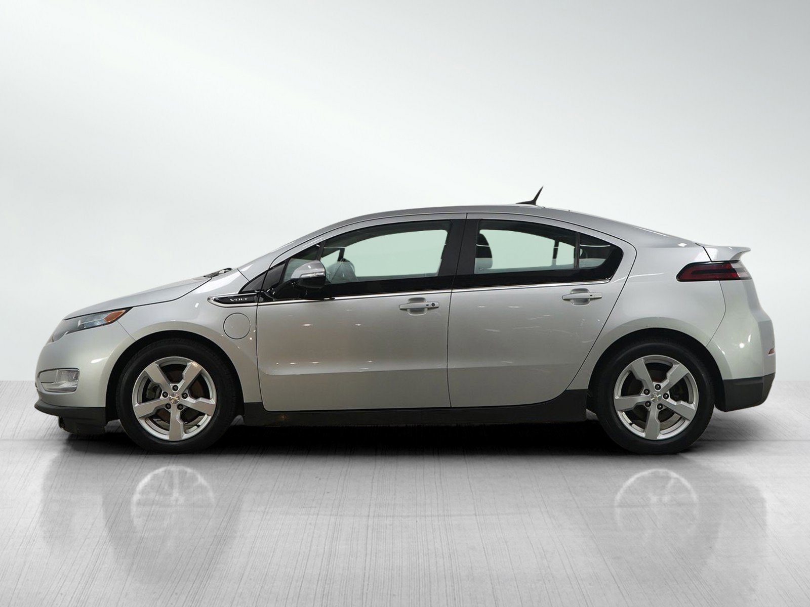 Used 2013 Chevrolet Volt Base with VIN 1G1RA6E42DU143283 for sale in Burnsville, Minnesota