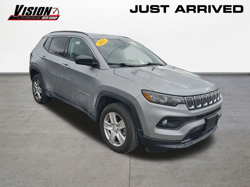 2022 Jeep Compass North Edition Latitude photo 3