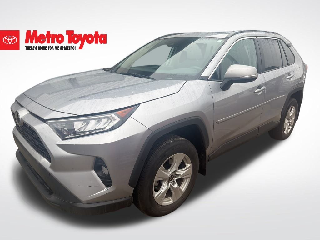 2021 Toyota RAV4 XLE's photo