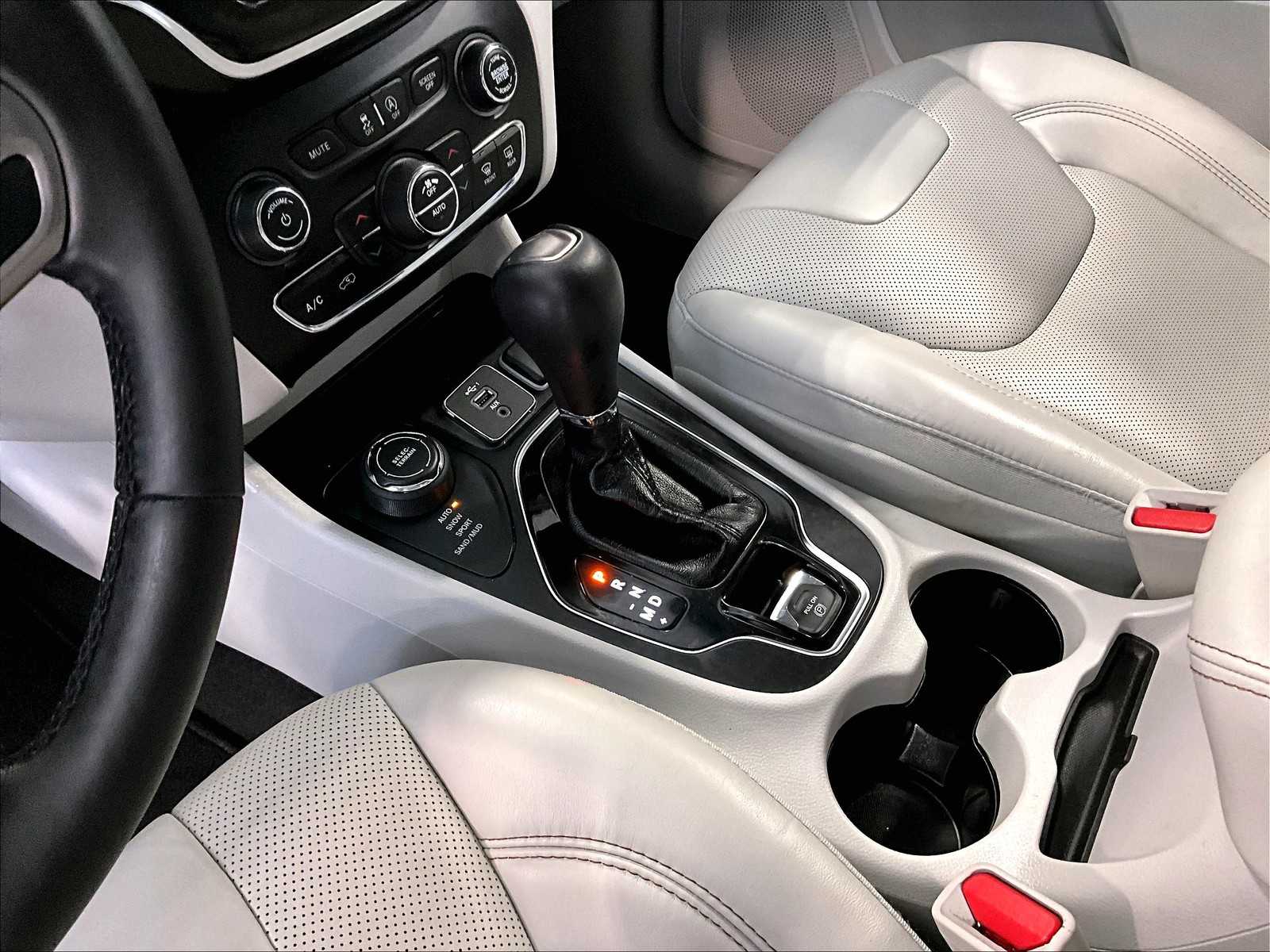 2020 Jeep Cherokee Limited photo 21
