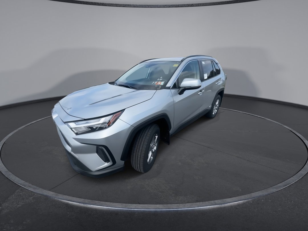 2025 Toyota RAV4 Hybrid XLE photo 4