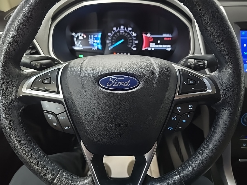2020 Ford Edge SEL photo 18