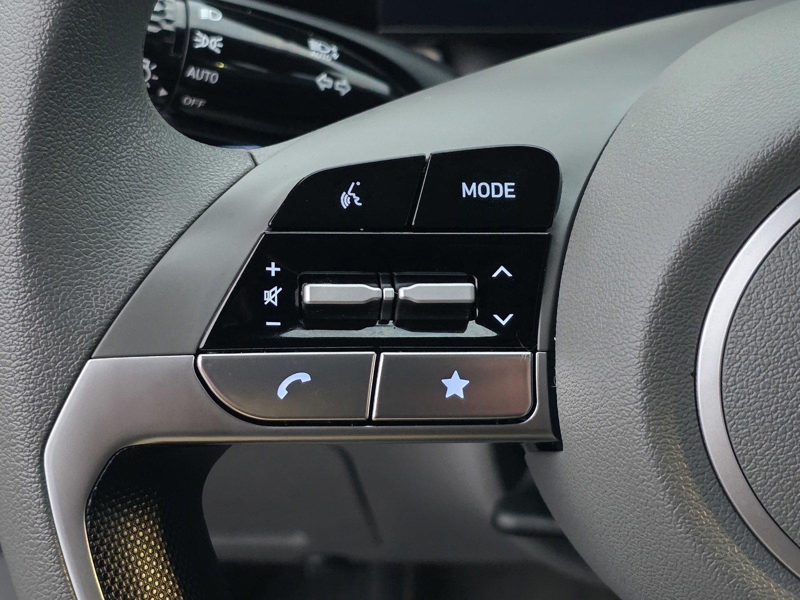 2024 Hyundai Elantra SEL photo 29