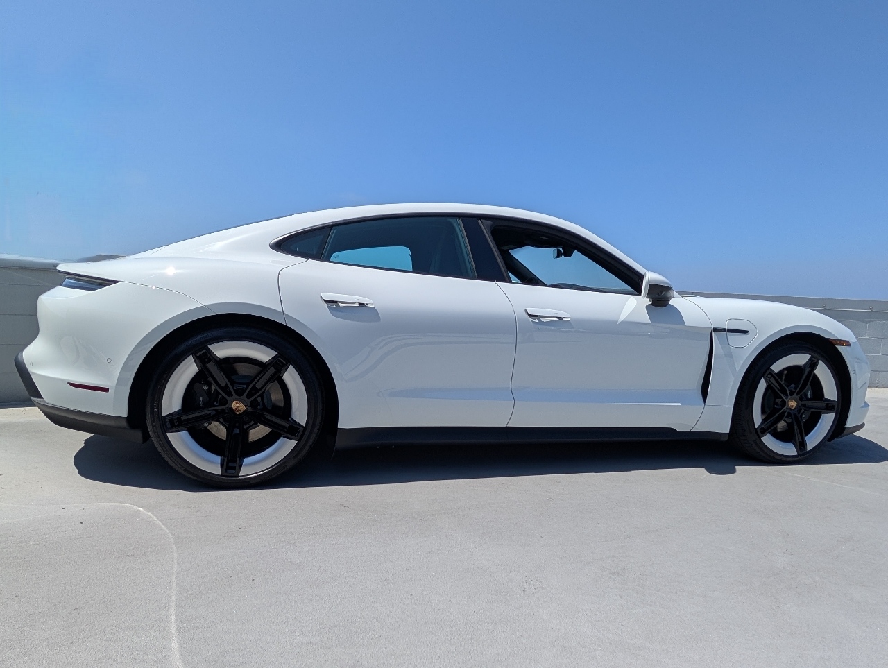 2025 Porsche Taycan 4 photo 24