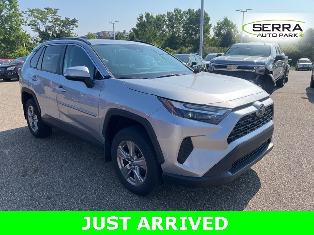 Used 2022 Toyota RAV4 XLE with VIN 2T3P1RFV1NC317390 for sale in Northfield, Minnesota