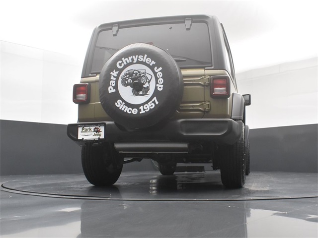 2025 Jeep Wrangler photo 22