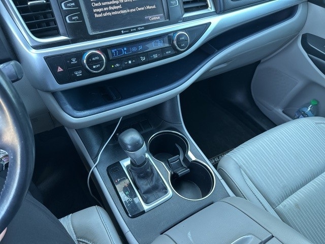 2017 Toyota Highlander LE Plus photo 7