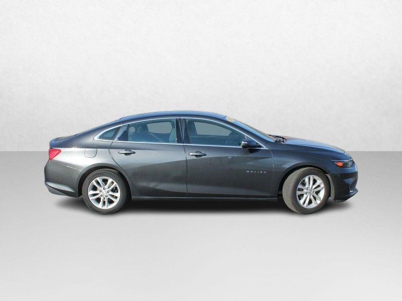 2016 Chevrolet Malibu 1LT photo 2