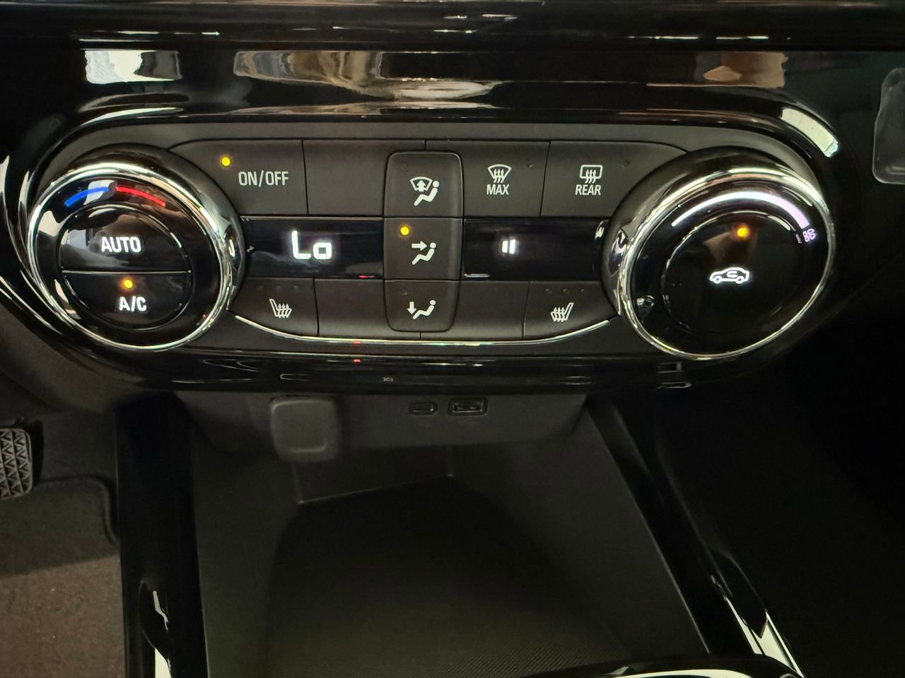 2025 Chevrolet Trax photo 17