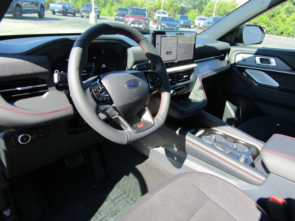 2025 Ford Explorer ST photo 9