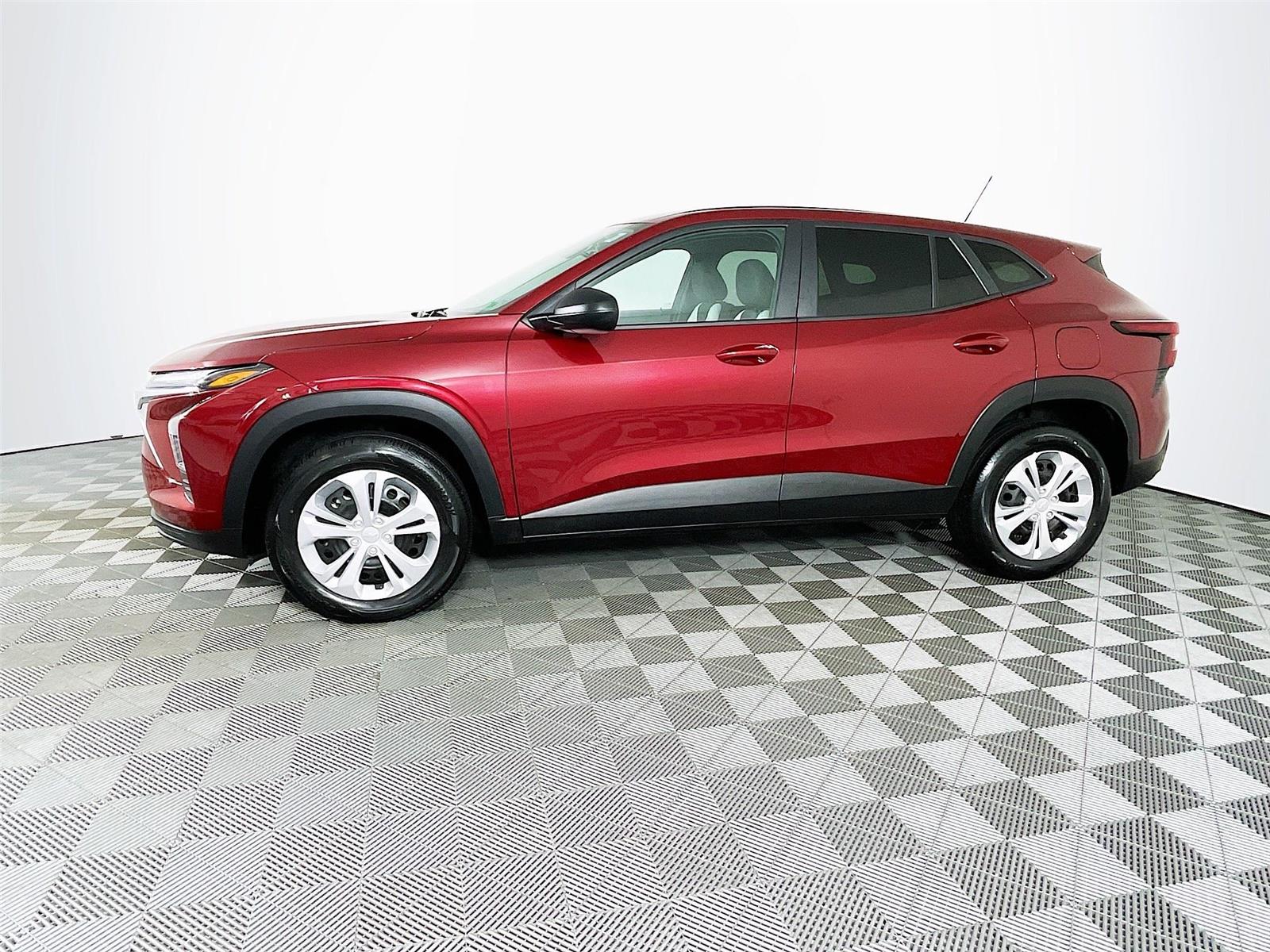 2024 Chevrolet Trax LS photo 4