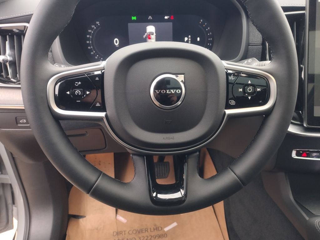 2026 VOLVO XC90 - Image 13