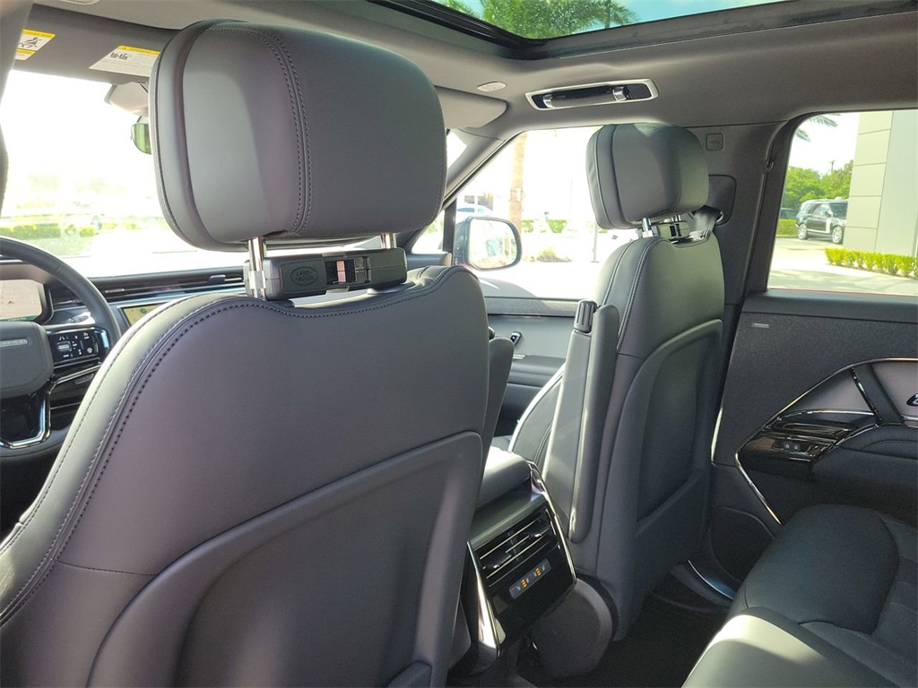 2025 Land Rover Range Rover Sport SE photo 16