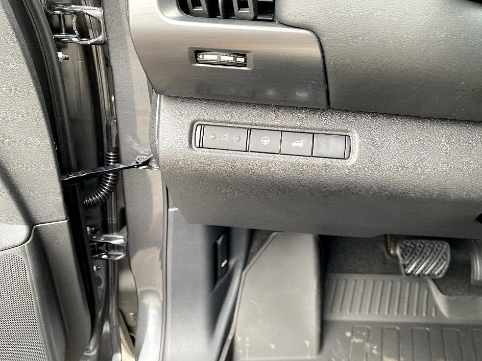 2025 Nissan Pathfinder SL photo 5