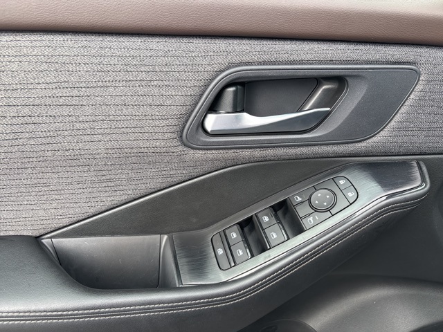 2023 Nissan Rogue SV photo 11