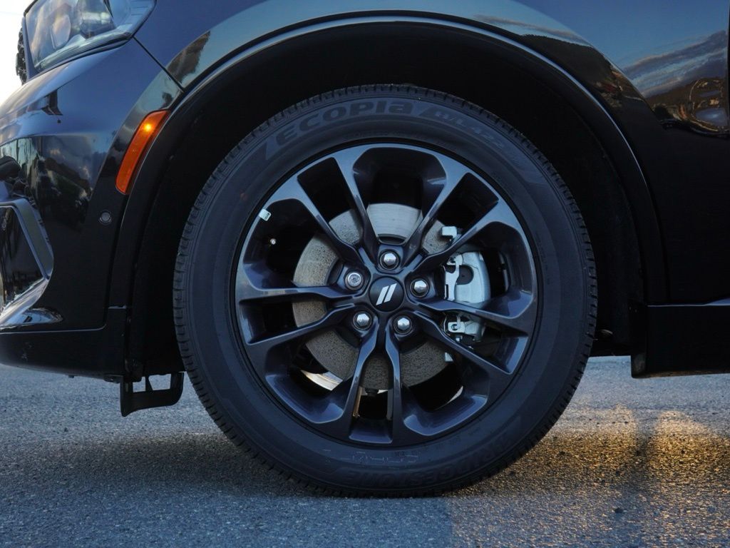 New 2025 Diamond Black Clear-Coat Exterior Paint Dodge R/T Blacktop image 10