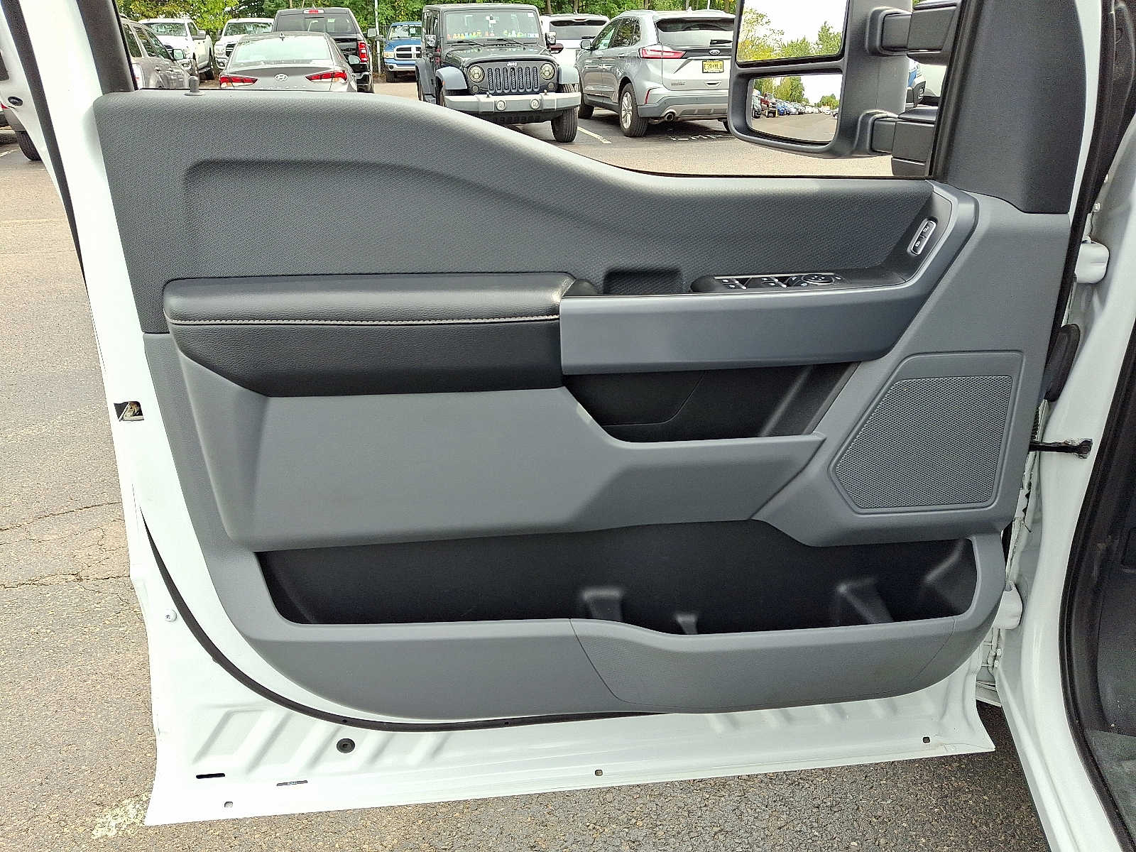 2023 Ford F-150 XLT photo 13