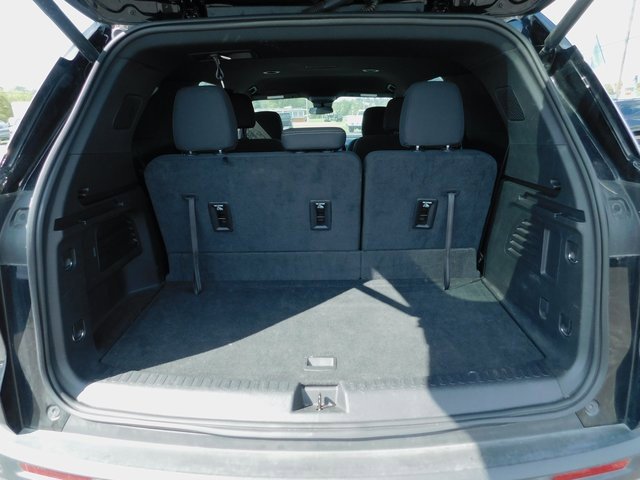 2025 Chevrolet Traverse photo 11