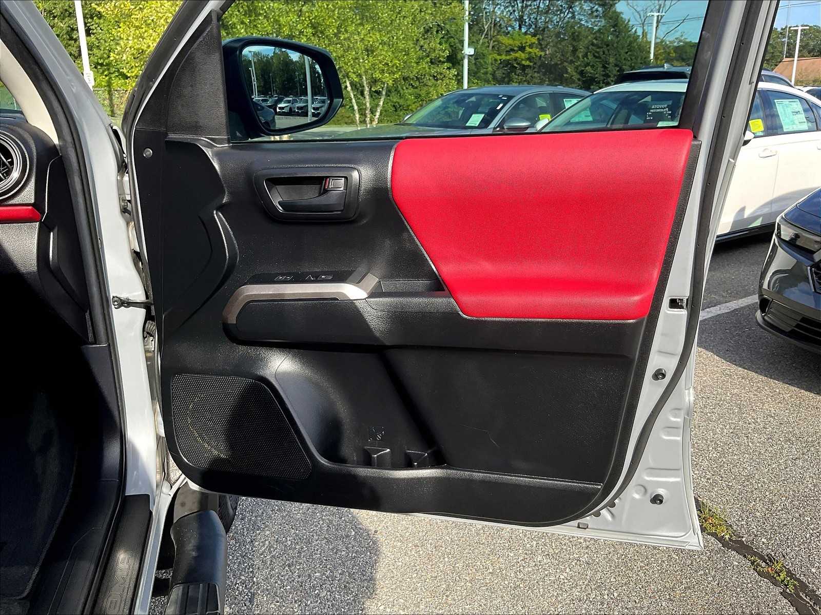 2021 Toyota Tacoma SR5 photo 12