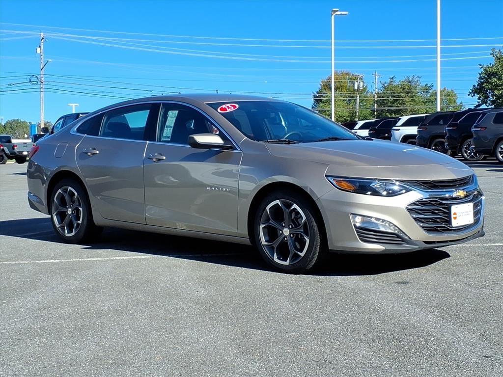 2023 Chevrolet Malibu 1LT photo 2