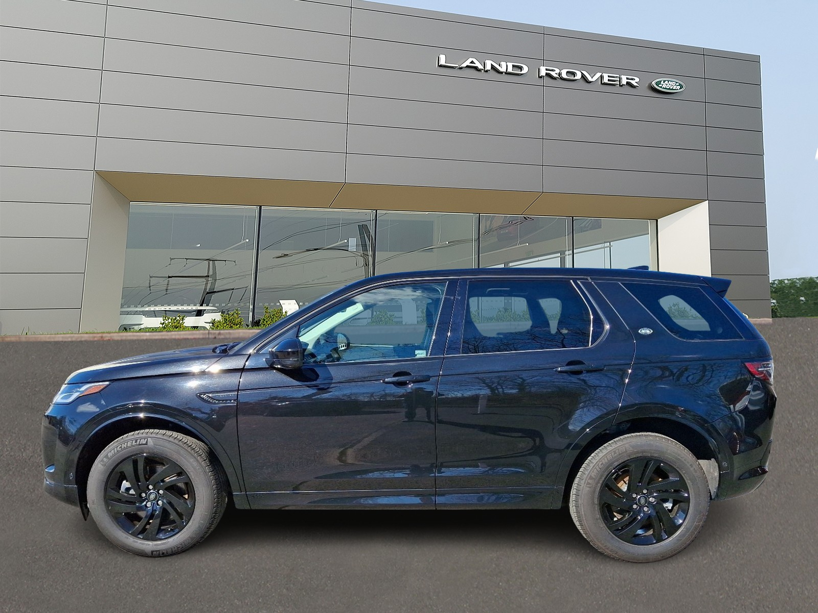 2024 Land Rover Discovery Sport S photo 3