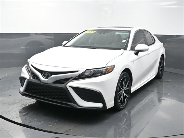 2023 Toyota Camry SE's photo
