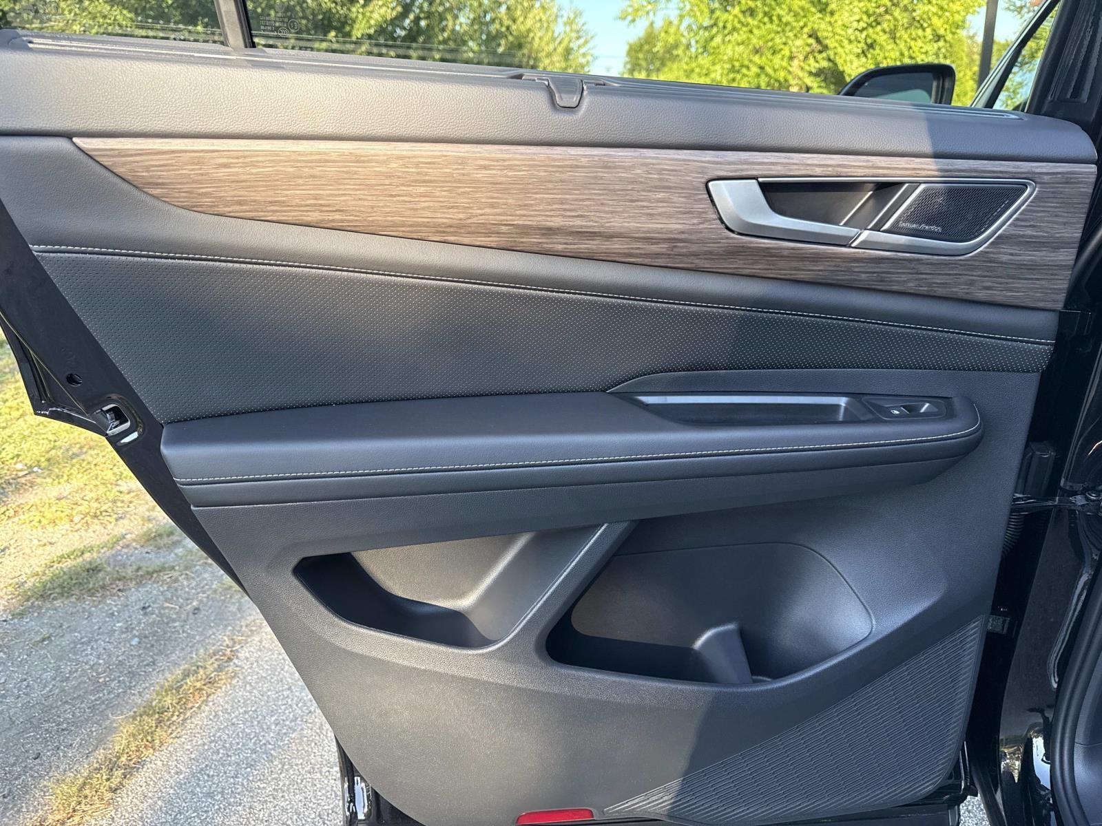 2026 Volkswagen Atlas SEL Premium R-Line photo 4