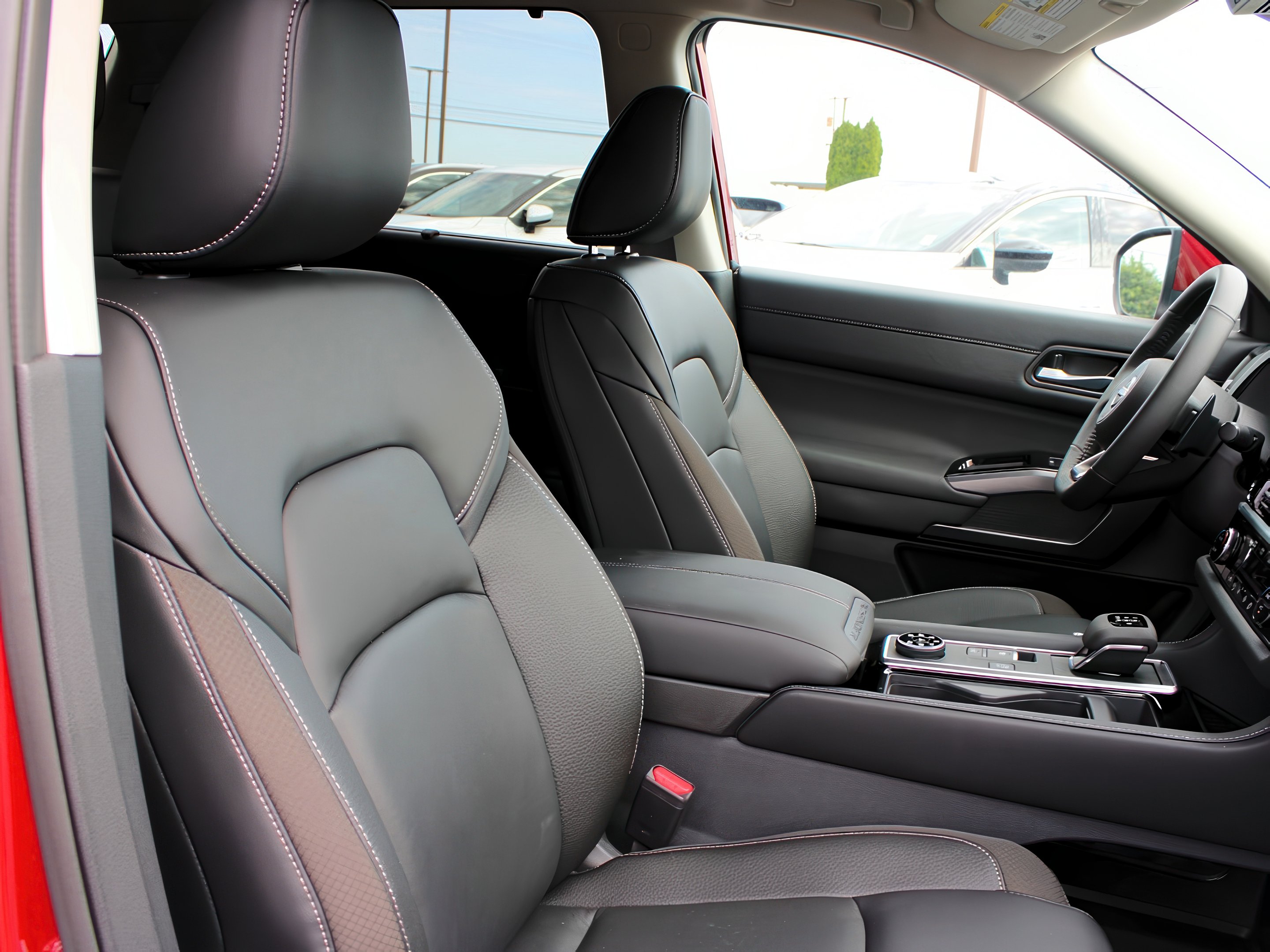 2025 Nissan Pathfinder SL photo 23