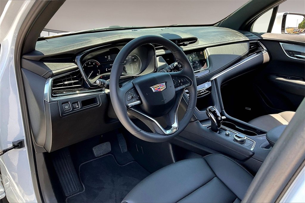 2025 Cadillac XT6 Luxury photo 6