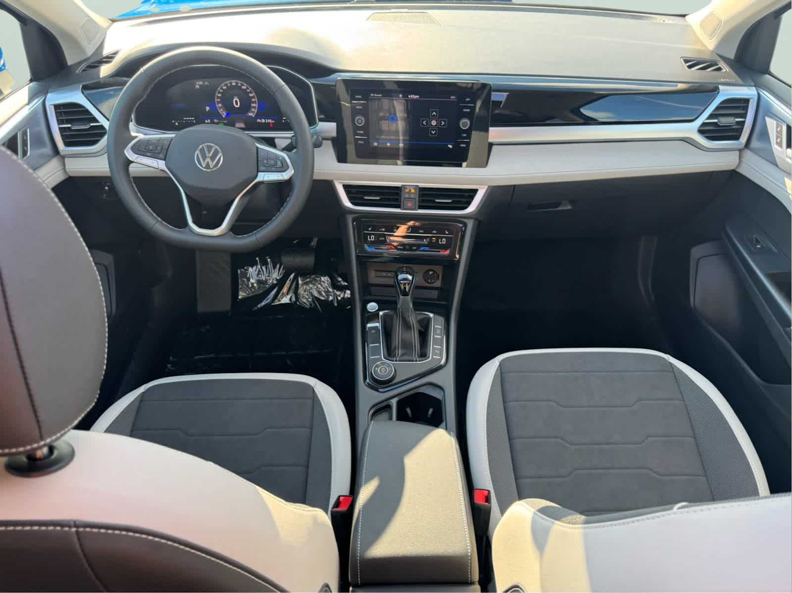 2025 Volkswagen Taos SE photo 30