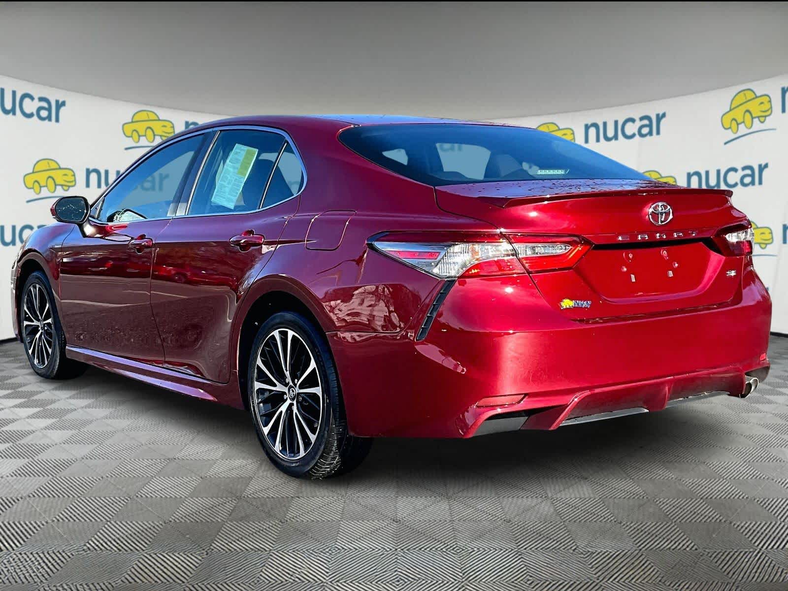 2018 Toyota Camry SE photo 4