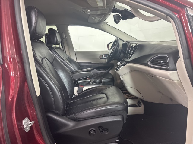 2017 Chrysler Pacifica Touring Plus photo 4