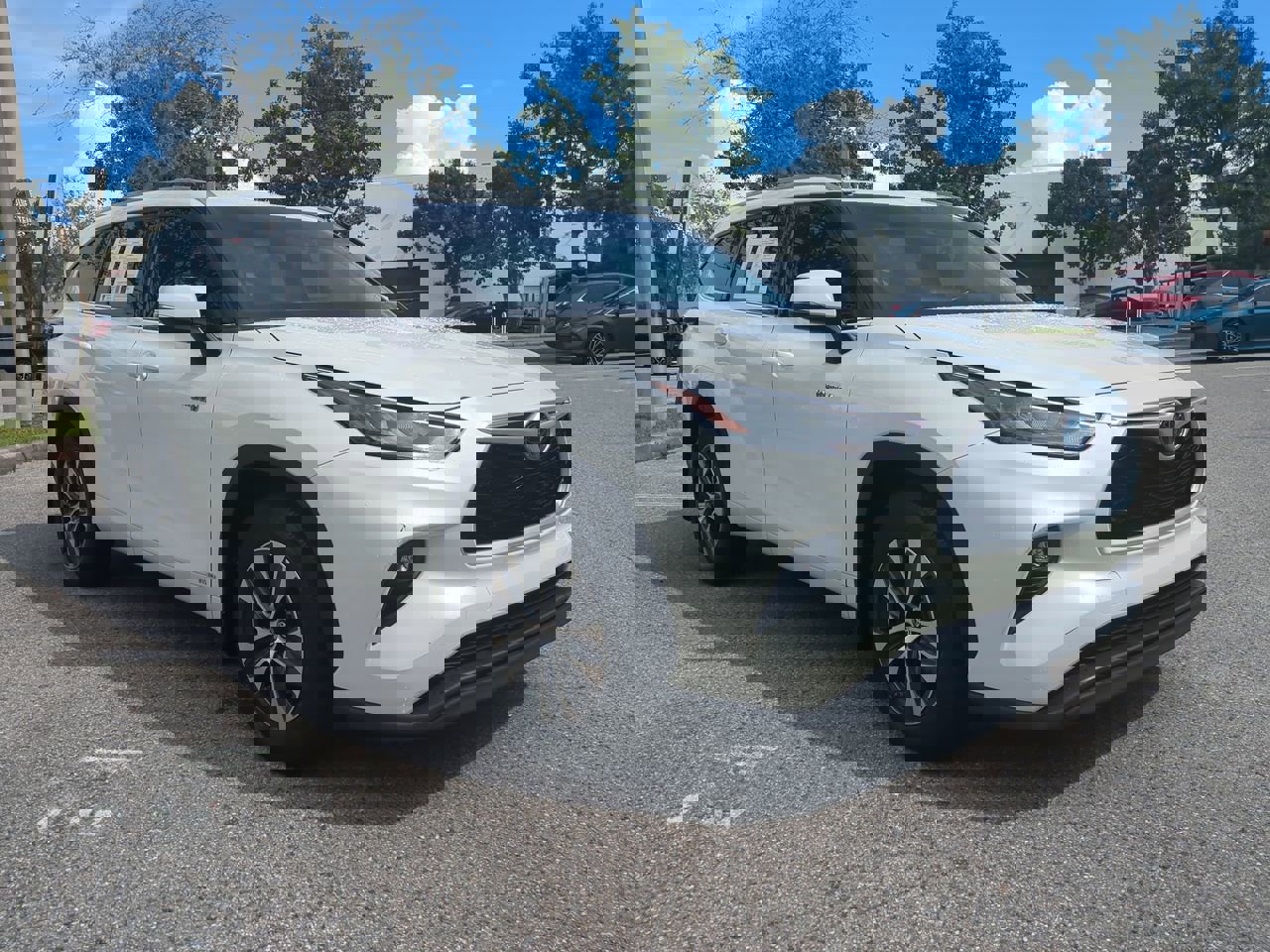 2020 Toyota Highlander Hybrid XLE photo 3