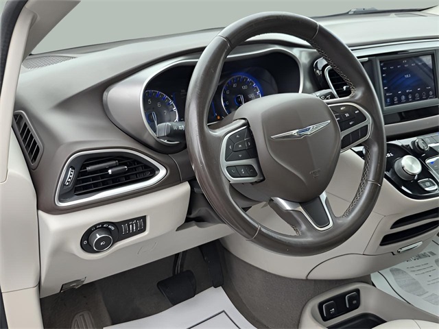 2018 Chrysler Pacifica Touring L photo 19