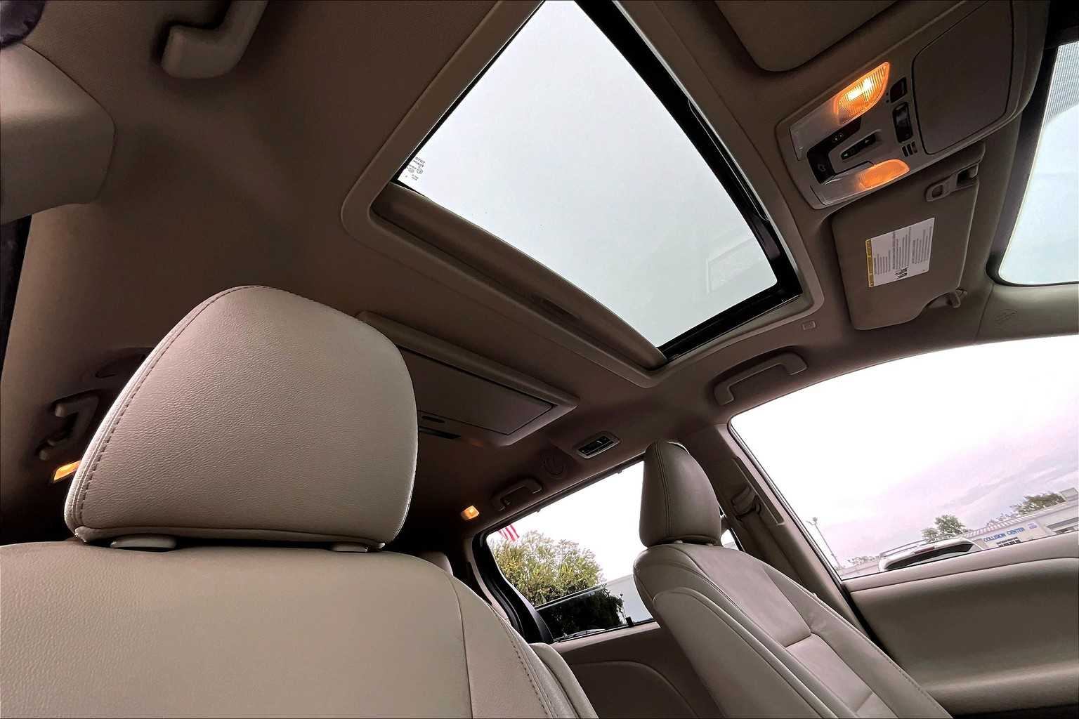 2020 Toyota Sienna XLE Premium photo 12