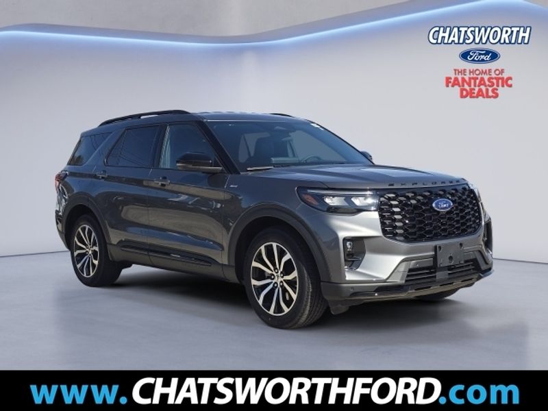 2026 Ford Explorer ST-LINE's photo