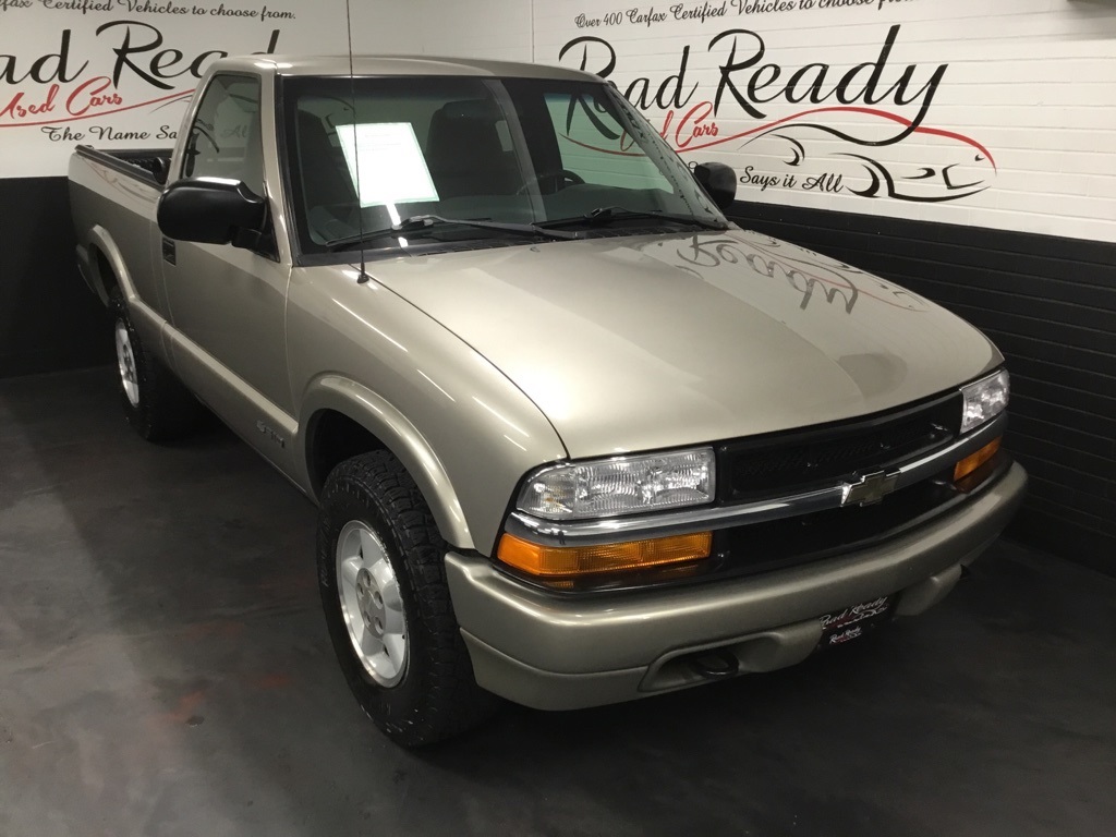 2000 Chevrolet S-10 Pickup photo 2