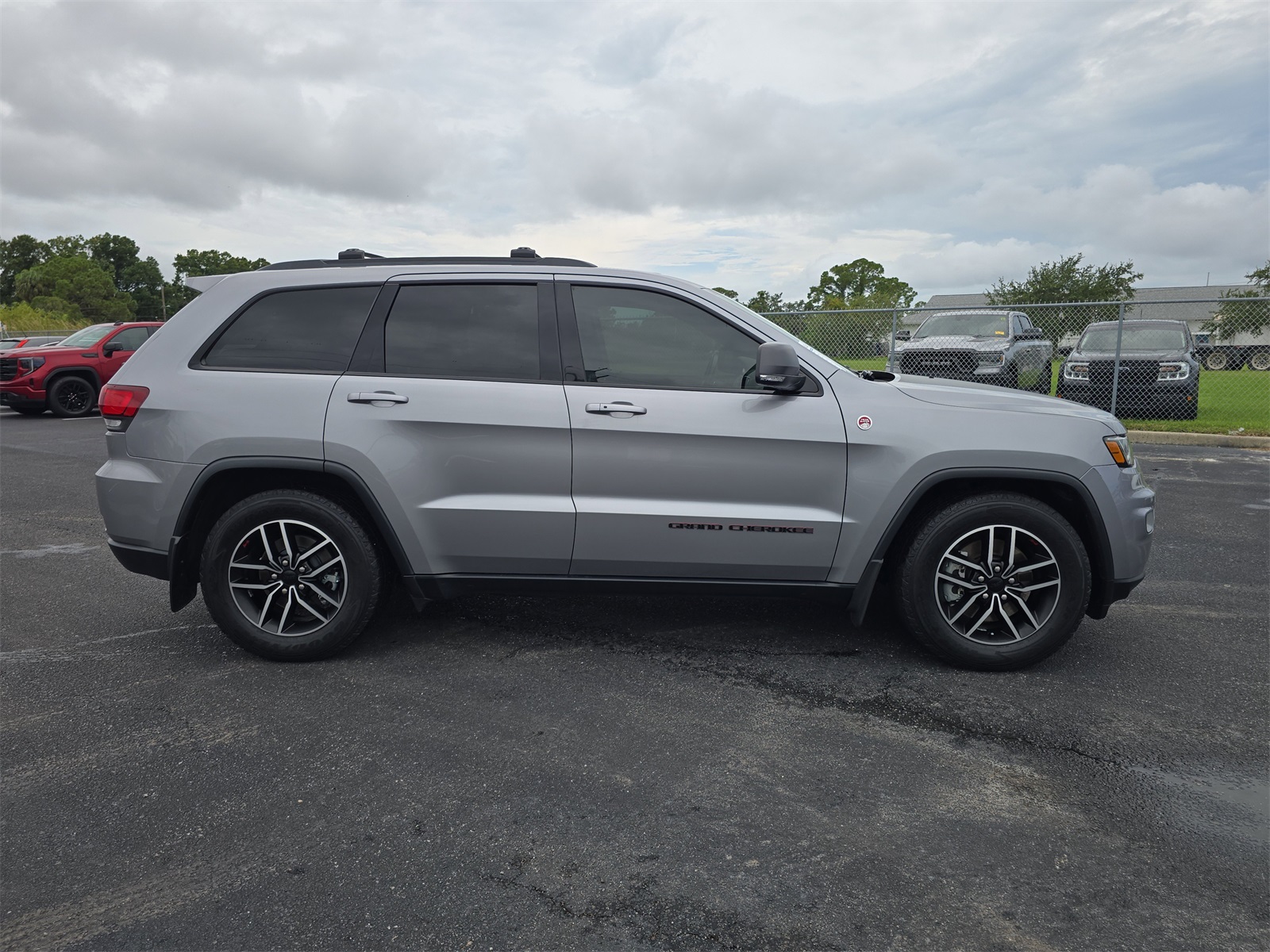 2021 Jeep Grand Cherokee Trailhawk photo 2