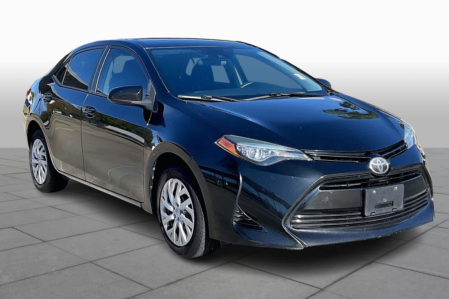 2017 Toyota Corolla LE photo 2