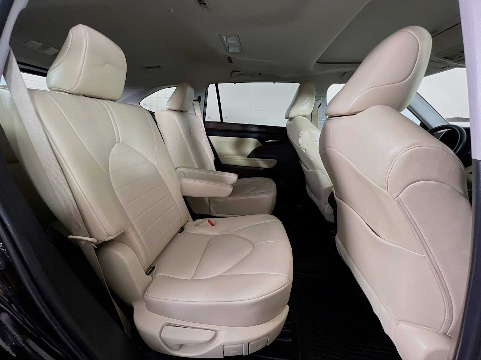 2021 Toyota Highlander XLE photo 20