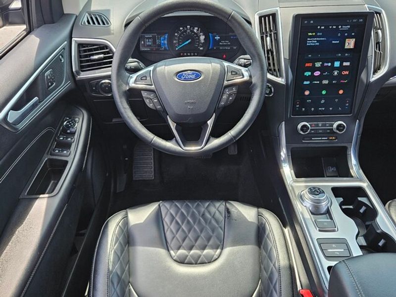 2024 Ford Edge Titanium photo 7