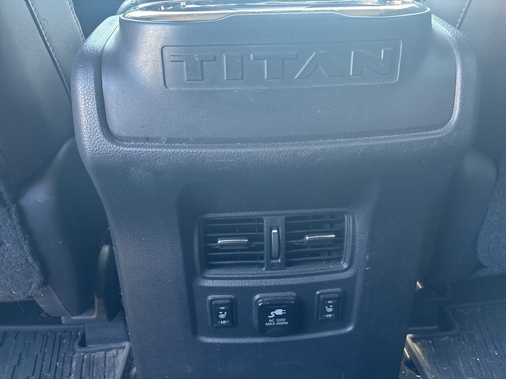 2016 Nissan Titan Crew Cab Platinum Reserve photo 22