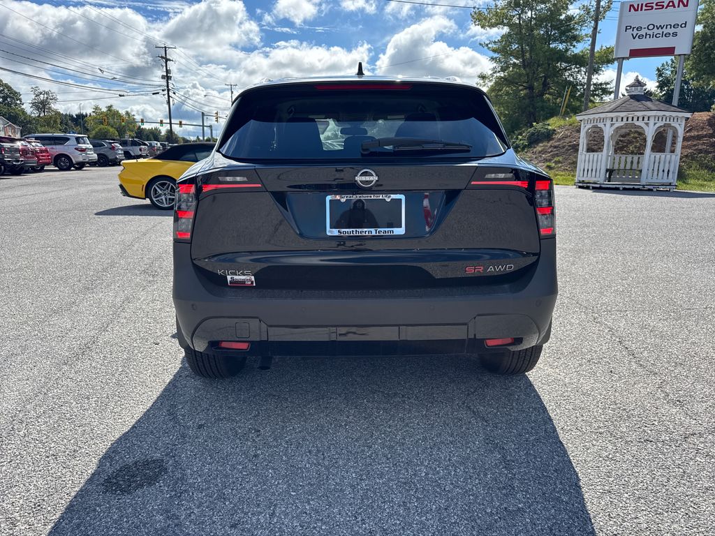 2025 Nissan Kicks SR photo 3