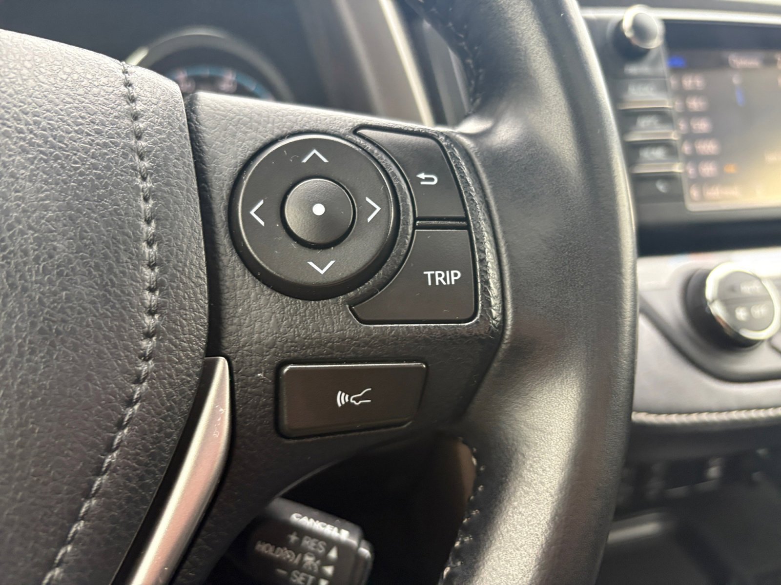 2018 Toyota RAV4 Hybrid XLE photo 7