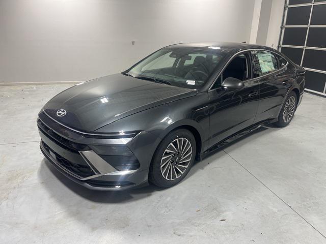 2025 Hyundai Sonata Hybrid Limited photo 3