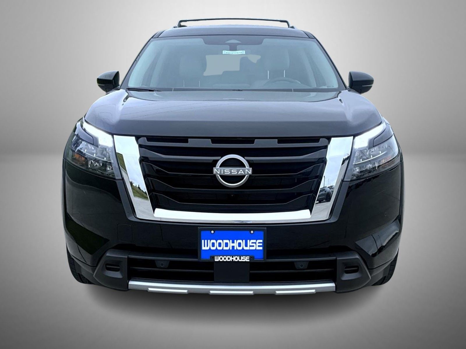 2025 Nissan Pathfinder SL photo 2