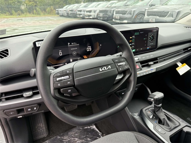 2025 Kia K4 LXS photo 2